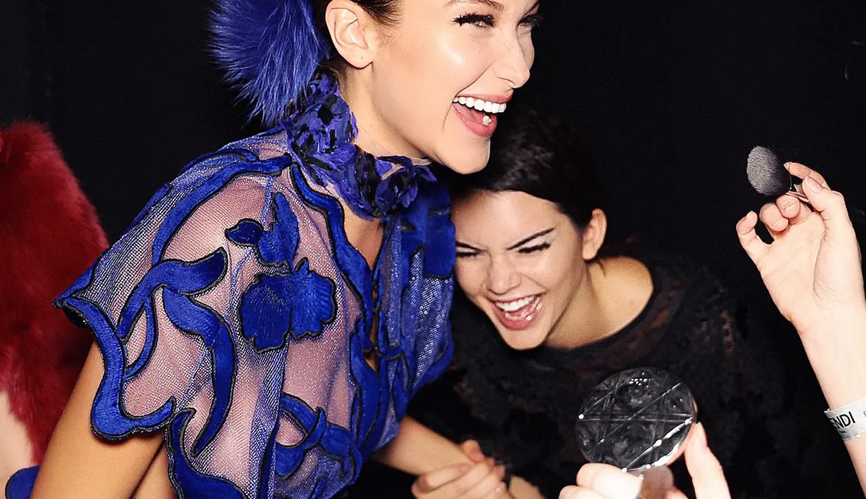 Kendall Jenner dan Bella Hadid seringkali pamer kedekatan hubungan persahabatan mereka di Instagram. (instagram/bellahadid)