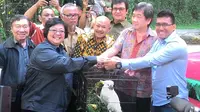 Menteri LHK Siti Nurbaya melepasliarkan burung jalak putih di Bogor (Achmad Sudarno/Liputan6.com)