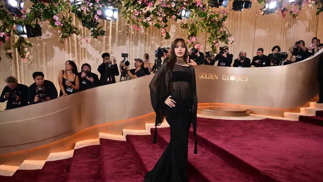 Lisa Blackpink di Golden Globes 2026. (Frederic J. Brown / AFP).