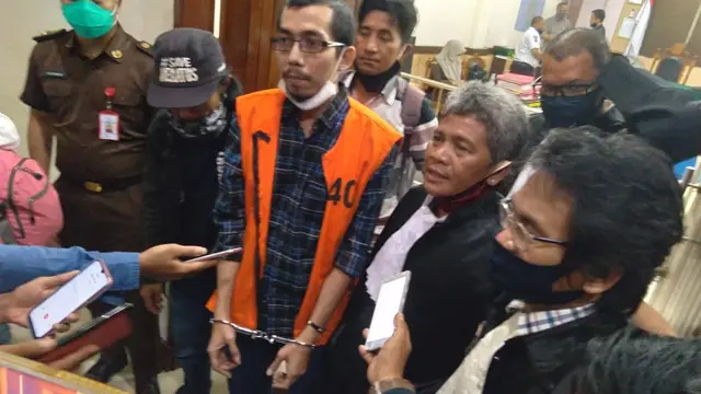Pengadilan Negeri (PN) Banjarbaru menjatuhkan vonis 3 bulan 15 hari kurungan penjara kepada mantan Pimred, Banjarhits.id, Diananta Putra Sumedi. (Foto: Liputan6.com/Ableda Gunawan)