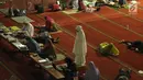 Umat muslim melakukan salat pada hari ke-28 bulan suci Ramadan di Masjid Istiqlal, Jakarta, Selasa (12/6). Sejumlah umat muslim meningkatkan ibadah mereka dengan itikaf di Masjid Istiqlal jelang berakhirnya Ramadan. (Liputan6.com/Helmi Fithriansyah)