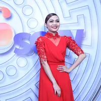 Hubungan Rina Nose dengan Fakhrul Razi telah berakhir. Kabar itu sebenarnya telah lama berkembang. Bahkan sejak pasangan ini batal menikah di Mekkah beberapa waktu lalu. (Nurwahyunan/Bintang.com)