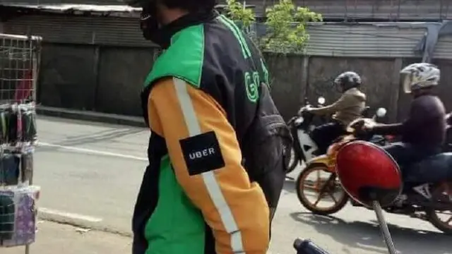 6 Momen Kocak Ojek Online saat Pakai Jaket, Bikin Tepuk Jidat