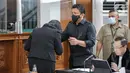 Terdakwa Ferdy Sambo dan Putri Candrawathi hadir dalam sidang dengan agenda pemeriksaan saksi kasus dugaan pembunuhan berencana Brigadir J di Pengadilan Negeri Jakarta Selatan, Selasa (1/11/2022). Ferdy Sambo dan Putri Candrawathi kompak mengenakan pakaian berwarna hitam. (Liputan6.com/Faizal Fanani)