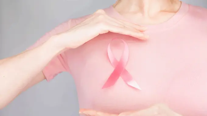 \Ajak Masyarakat Peduli Deteksi Dini Kanker Payudara, Love Pink Kembali Adakan Kegiatan Menarik