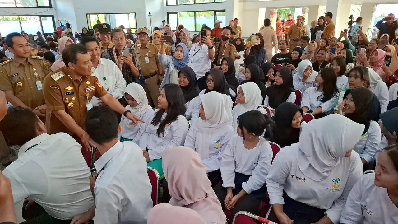 Gubernur Jawa Tengah Hadiri Pembukaan MPLS Sekolah Rakyat Solo