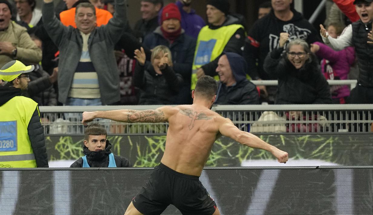 Giroud terlihat begitu emosional usai membobol gawang Spezia pada menit ke-89. Ia melakukan selebrasi sampai mencopot jersey yang digunakannya. (AP/Antonio Calanni)