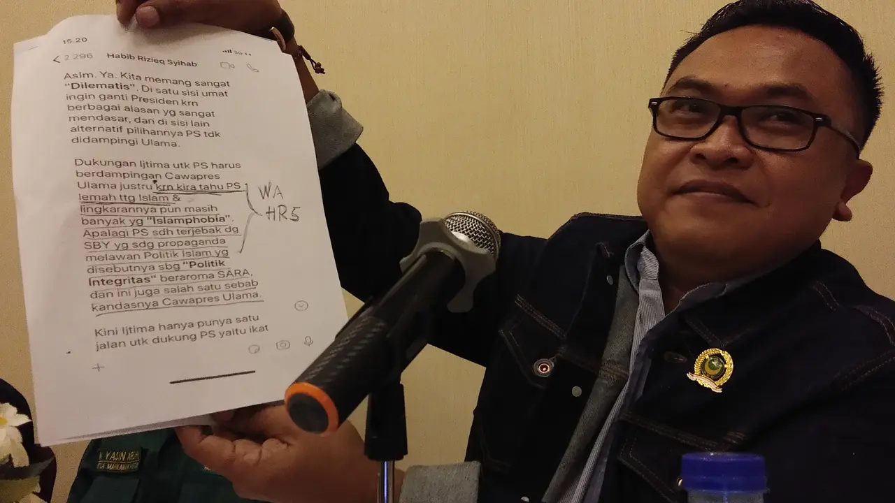 Bukti milik Ketua Umum PBB Yusril Ihza Mahendra terkait ucapan Imam Besar FPI Rizieq Syihab yang meragukan ke-Islaman capres PS. (Liputan6.com/Ady Anugrahadi)