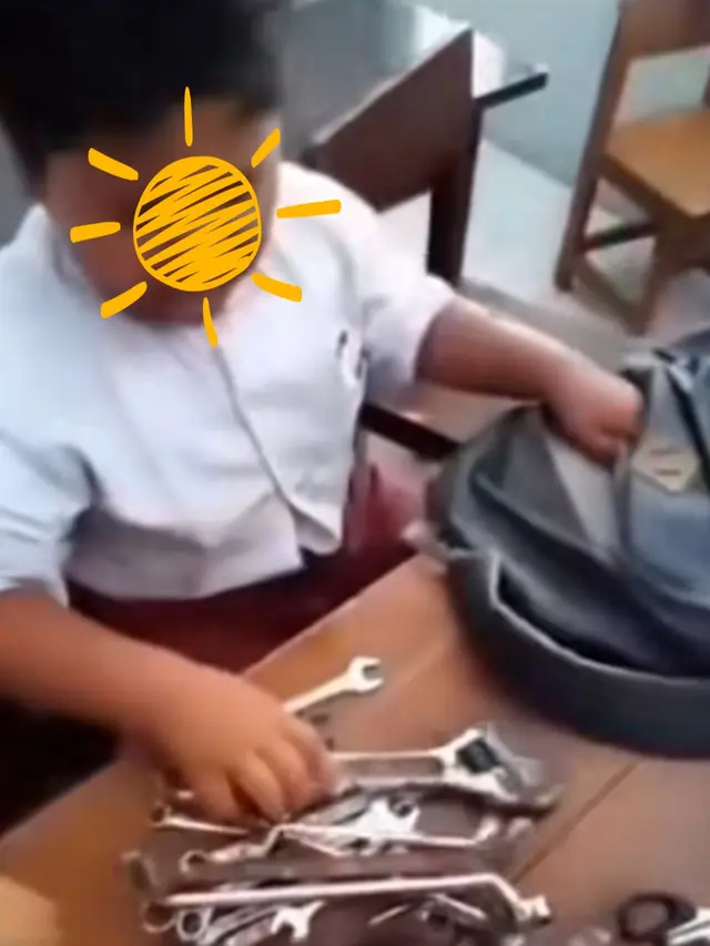Bocah SD Bawa Alat Bengkel