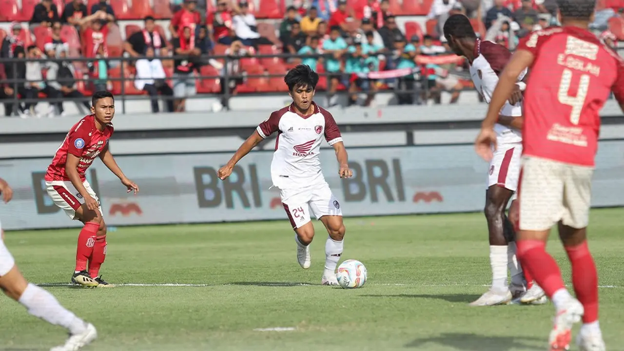 Rizky Eka - Bali United Vs PSM Makassar di BRI Liga 1 2023/2024