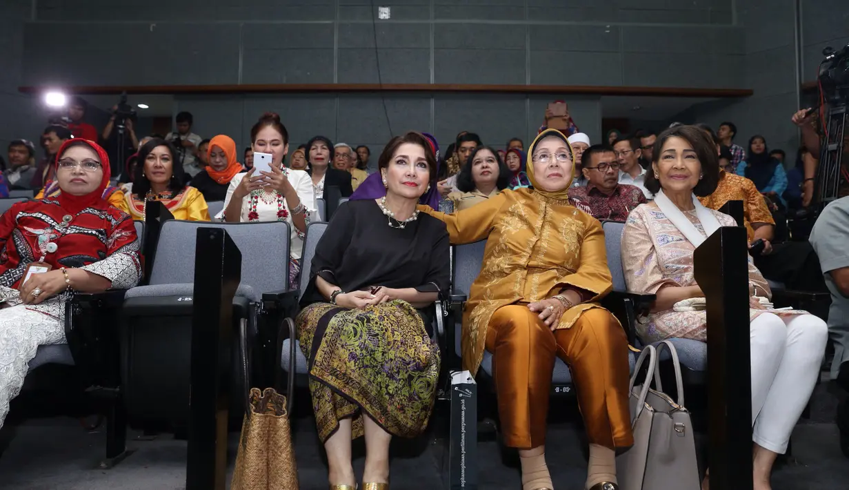 Istri mendiang Sophian, Widyawati tidak bisa berbicara banyak dengan apresiasi pembuatan situs tersebut. (Andy Masela/Bintang.com)