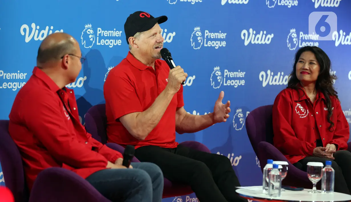 "Premier League menurut saya adalah liga sepak bola terbaik di dunia," tutur Peter Schmeichel dalam kunjungannya ke SCTV Tower, Senayan, Jakarta Pusat, Jumat (4/8/2023). (Liputan6.com/Johan Tallo)