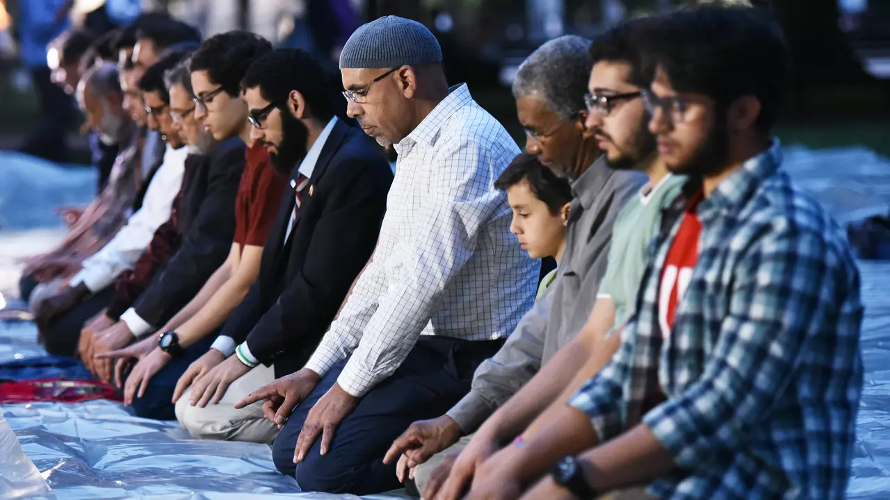 Umat Muslim di AS Gelar Salat Berjemaah Jelang Buka Bersama