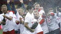 Pemain Polandia merayakan kemenangan usai mengalahkan Irlandia di kualifikasi Piala Eropa 2016 (Reuters)