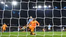 Pemain Real Madrid, Jude Bellingham melesatkan gol comeback timnya ke gawang Manchester City dalam laga leg 1 babak playoff Liga Champions 2024/2025 di Etihad Stadium, Manchester, Inggris, Rabu (12/02/2025) WIB. (AFP/Oli Scarff)