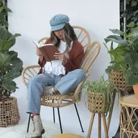 Ilustrasi perempuan membaca/copyright unsplash.com/Joel Muniz