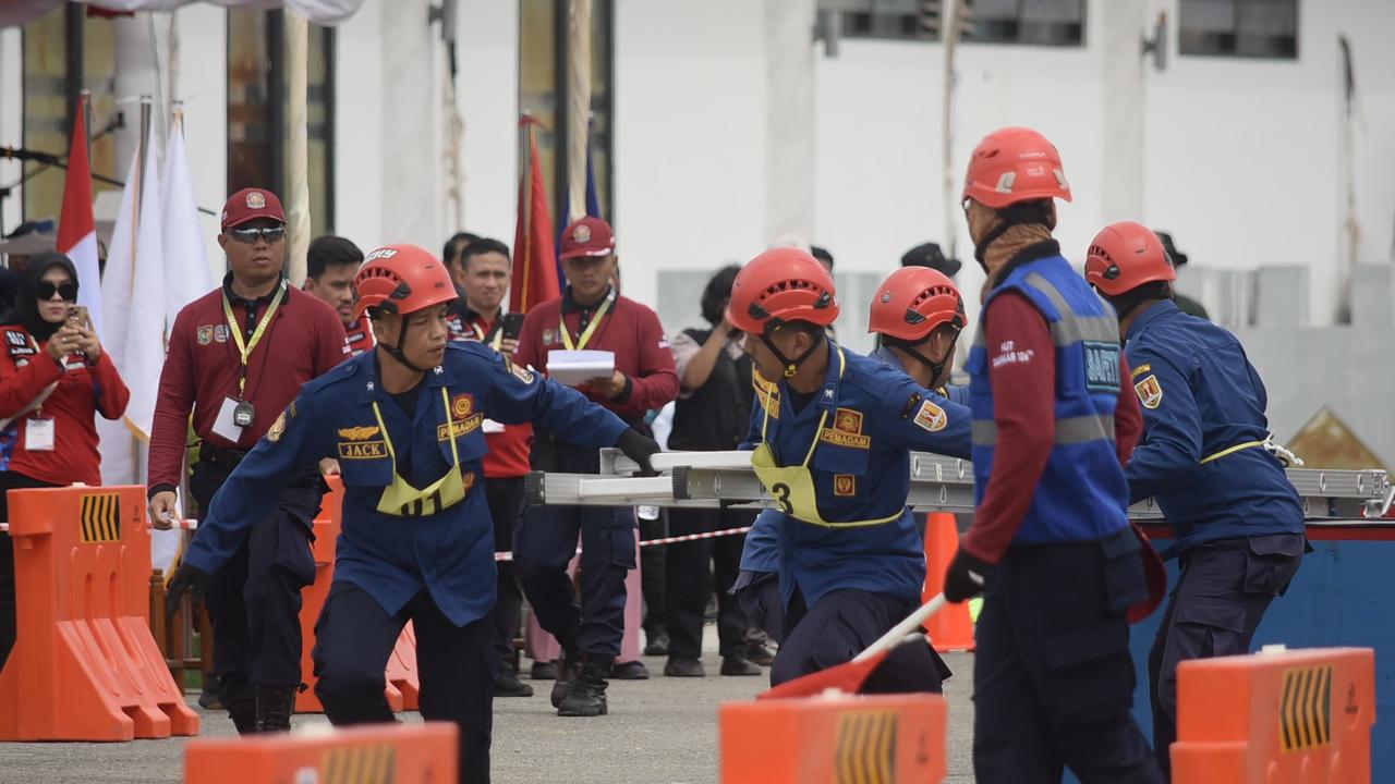 Aksi Seru Petugas Damkar dari 43 Daerah Unjuk Skill di Bontang