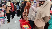 Berkah Tahun Ajaran Baru bagi Pedagang Buku dan Perlengkapan Sekolah di Sukabumi