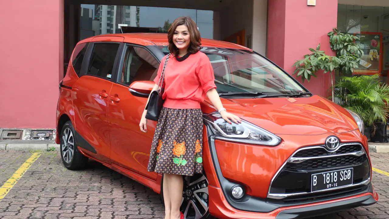 Toyota Sienta Jadi Rumah Kedua Untuk Merry Riana
