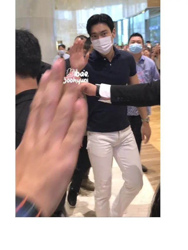 9 Momen Siwon Super Junior Kunjungi Kwangya Store Jakarta, Sempat Jajanin Anak Kecil