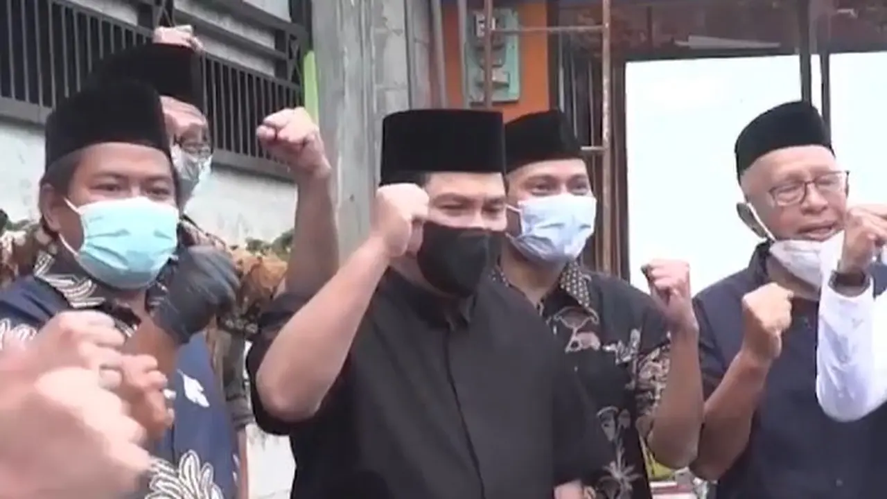 Menteri BUMN Erick Thohir menyempatkan diri mengunjungi Pesantren Al Ittifaq, di Bandung Jawa Barat.