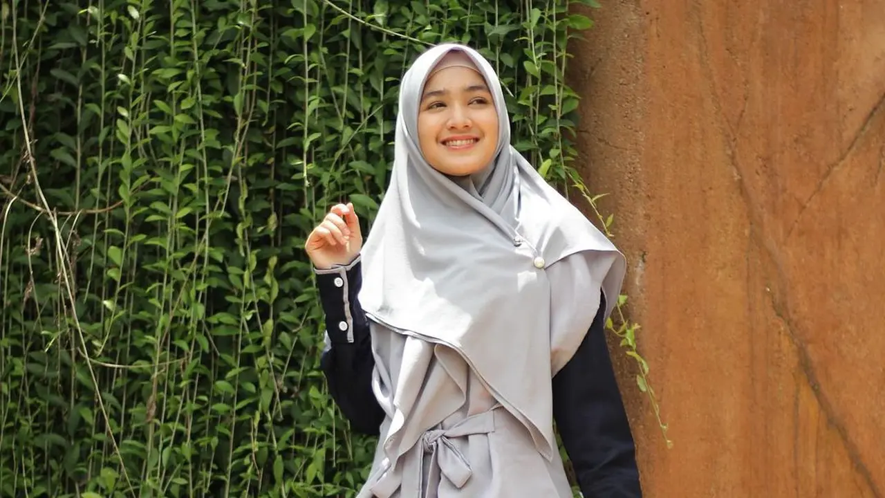 7 Pesona Cut Syifa saat Tampil Berhijab, Curi Perhatian