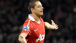 Selebrasi gol striker Manchester United asal Meksiko, Javier Hernandez ke gawang Wolverhampton Wanderers di putaran keempat Carling Cup di Old Trafford, 26 Oktober 2010. MU unggul 3-2. AFP PHOTO / ANDREW YATES