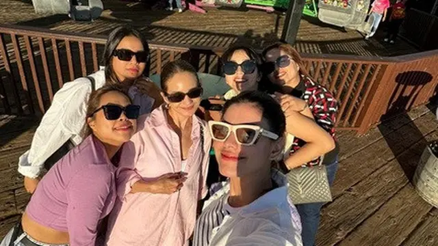 8 Momen Liburan Hesti Purwadinata di Amerika, Lepas Rindu Dengan Enzy