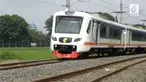 Gerbang kereta bandara Soekarno Hatta mendadak roboh. Akibatnya seorang petugas tertimpa dan pingsan.