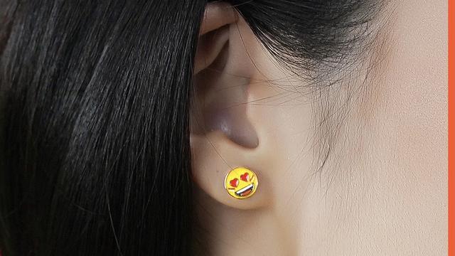 Perhiasaan dengan karakter emoji bernuasa Kemerdekaan/dok. UBS Gold