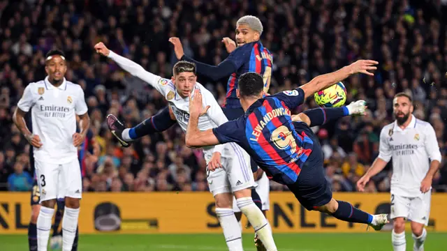 Foto: Gol Injury Time Franck Kessie Bawa Barcelona Menangkan El Classico, Blaugrana Semakin Tak Terkejar oleh Real Madrid di Liga Spanyol