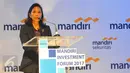 Menteri BUMN Rini Soemarno memberikan sambutan pada pembukaan Mandiri Investment Forum (MIF) 2017 di Jakarta, Rabu (8/2). Acara ini dihadiri para pengambil keputusan di Tanah Air dan sekitar 600 investor dalam dan luar negeri. (Liputan6.com/Angga Yuniar) 