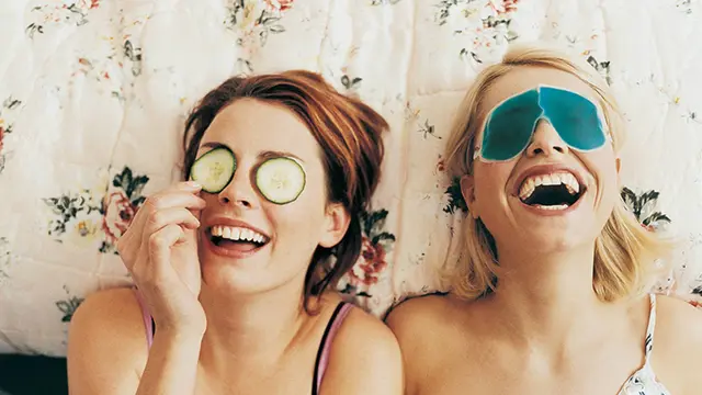 [Bintang] Nggak Pakai Ribet, Ini 5 Cara Simple Buat Ngilangin Kantung Mata