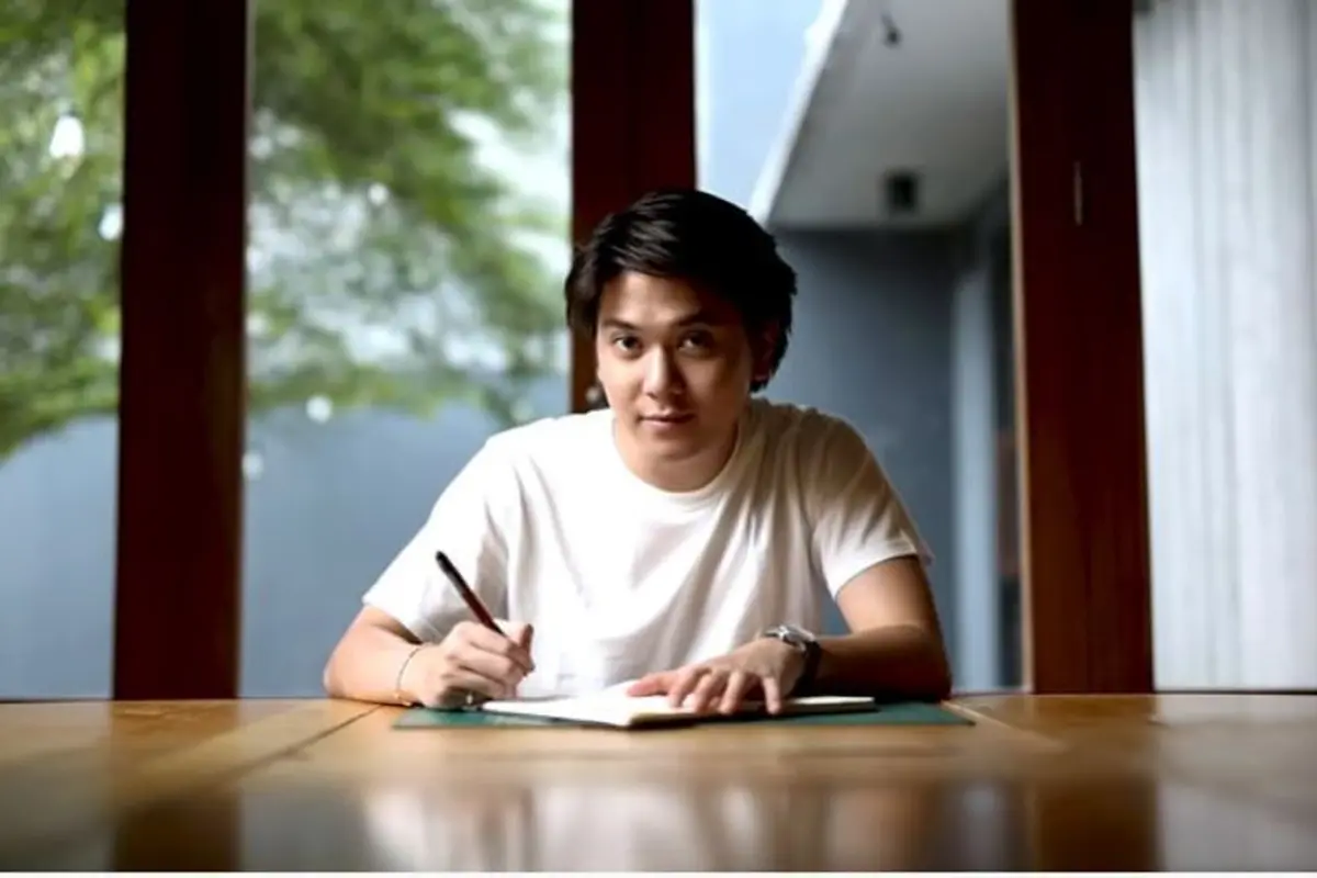 Pertama Kali Bikin Vlog, Iqbaal Ramadhan Ungkap Suka Belanja Baju Bekas
