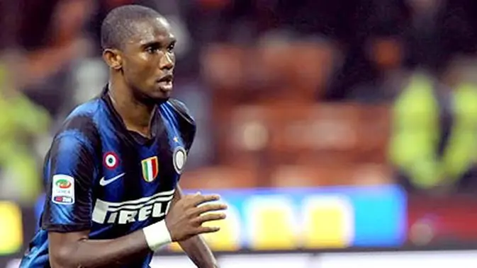 Striker Inter Milan Samuel Eto'o pada laga Serie A melawan Brescia di San Siro pada 6 November 2010. AFP PHOTO/GIUSEPPE CACACE