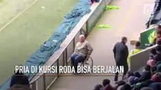 Seorang pria di kursi roda tiba-tiba bangkit dan berjalan di antara kerumunan penonton.