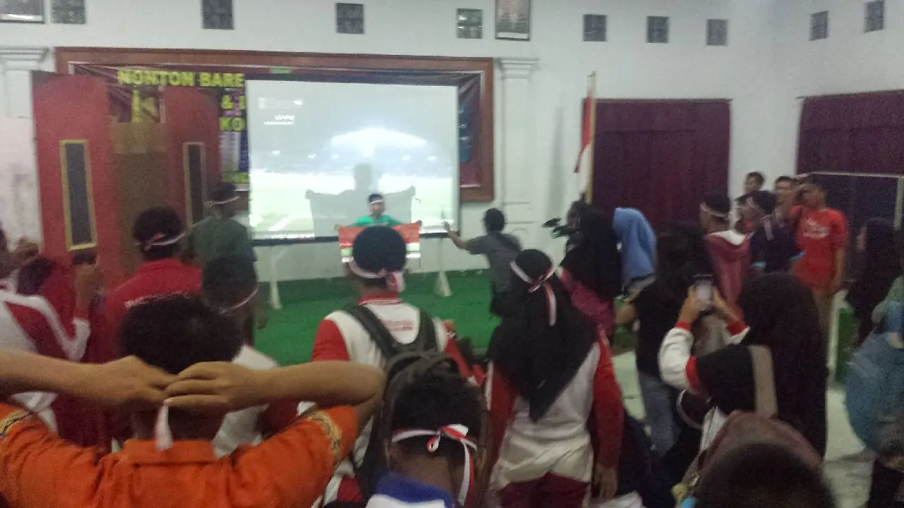 Kemeriahan nobar Timnas Indonesia Final Piala AFF ‎di Makodim/0713 Brebes (Liputan6.com / Fajar Eko Nugroho)