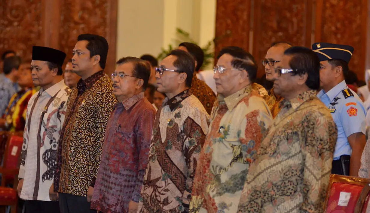 Selain Jusuf Kalla, juga tampak hadir Ketua MPR Zulkifli Hasan, Wakil Ketua MPR Hidayat Nur Wahid, EE Mangindaan, Mahyudin, Oesman Sapta, Jakarta, Senin (10/11/2014). (Liputan6.com/Andrian M Tunay)