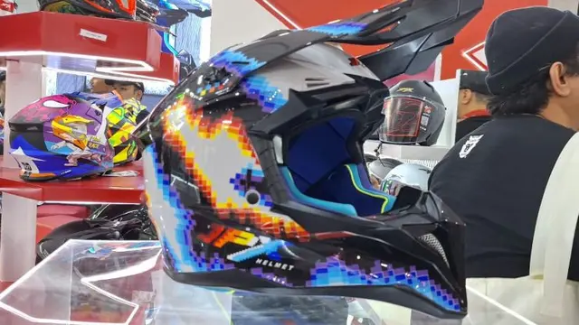 JPX Luncurkan 3 Helm Baru di GIIAS 2024, Ada untuk Anak Kecil (Arief A/Liputan6.com)