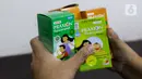 Petugas merapikan obat sirop di sebuah Apotek di Jakarta, Rabu (8/2/2023). Adapun uji lab ini dilakukan karena obat tersebut diduga terkait dengan kasus gagal ginjal yang terjadi baru-baru ini. (Liputan6.com/Herman Zakharia)