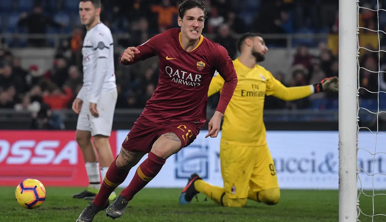 Selebrasi gol pemain AS Roma Zaniolo di menit ke-46 pada laga lanjutan Serie A yang berlangsung di stadion Olimpico, Roma, Senin (4/2). AC Milan imbang 1-1 kontra AS Roma. (AFP/Tiziana Fabi)