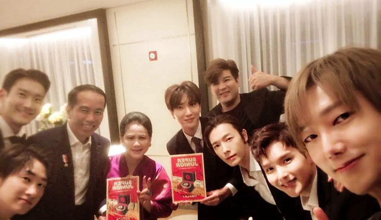 Leetuk sendiri pun mengunnggah beberapa foto di akun Instagram pribadinya yang mempeliatkan foto SuJu dengan Jokowi dan Iriana. (instagram/xxteukxx)