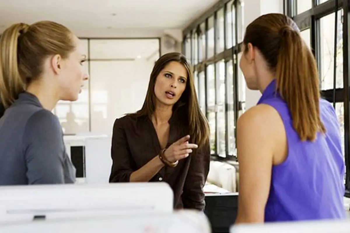 wanita-kantor-131107b.jpg