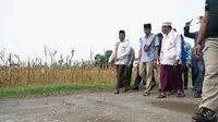 Cawapres Sandiaga Uno mengunjungi pondok pesantren Bustanul Ulum KH Abdullah Yaqien di Mlkorejo, Puger, Jawa Timur, Senin (26/11).