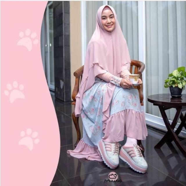 Anisa Rahma Rilis Sepatu Syariah, Seperti Apa?