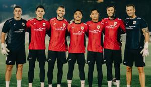 Mantan pelatih kiper Dewa United, Damian Van Rensburg, merapat ke Timnas Indonesia. (Bola.com/Dok.Instagram&nbsp;Sjoerd Woudenberg).