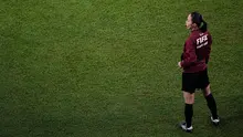 Wasit Jepang Yoshimi Yamashita menyaksikan pertandingan sepak bola grup F Piala Dunia antara Belgia dan Kanada, di Stadion Ahmad Bin Ali, Doha, Qatar, Rabu (23/11/2022). Wasit berusia 36 tahun ini merupakan seorang pejabat di Piala Dunia Wanita 2019 di Prancis. (AP Photo/Ariel Schalit)