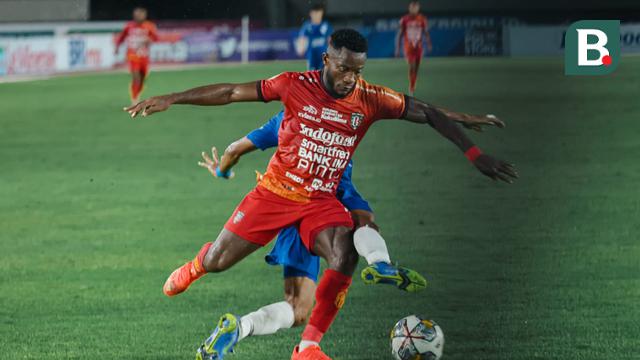 Striker Bali United, Privat Mbarga