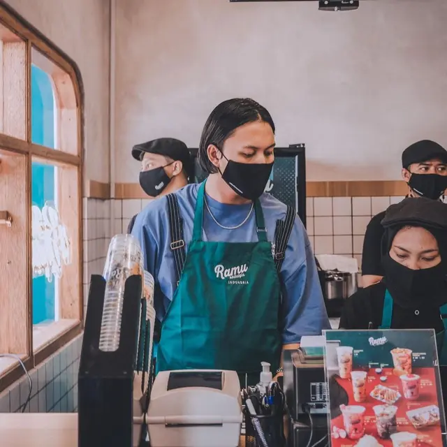 Rizky Febian kini menjajaki bisnis minuman kekinian dengan rasa nostalgia (https://www.instagram.com/p/CXF-E_OBTY7/)