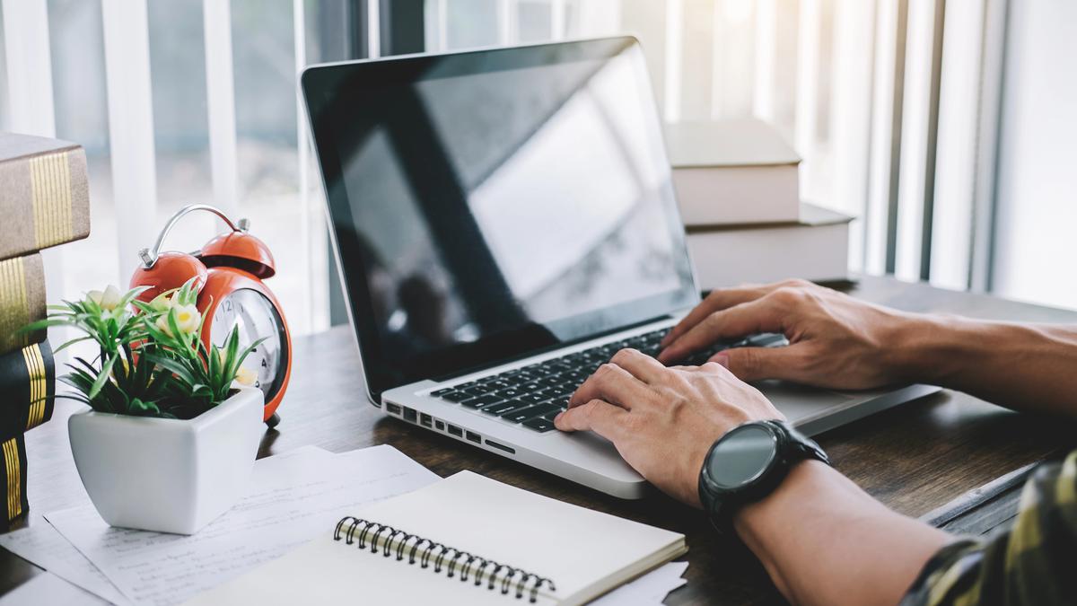 Cari Laptop untuk Kerja? Ini Pertimbangan dalam Memilihnya